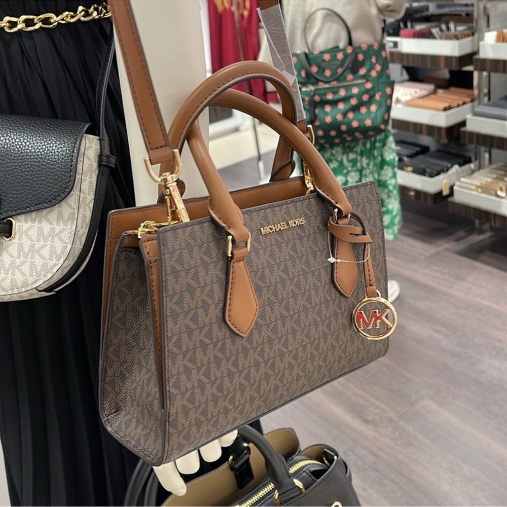 Michael Kors Small Sheila Satchel Crossbody
Bag Brown
NWT - Picture 15 of 16